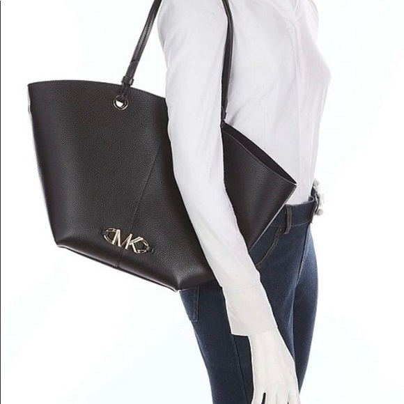 Micheal Kors Fan Tote w/accessories - Picture 3 of 7